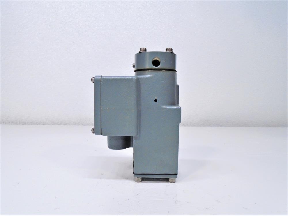 Moore E/P Transducer 77-16, B/M 12392S10BC